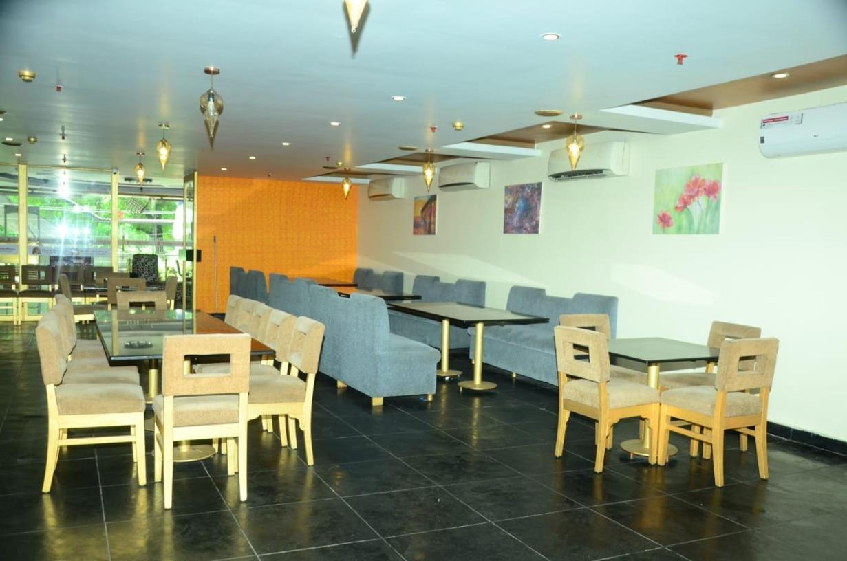 Blossoms Room The Plaza-Luxury Collection- Lakdikapul ไฮเดอราบัด ภายนอก รูปภาพ