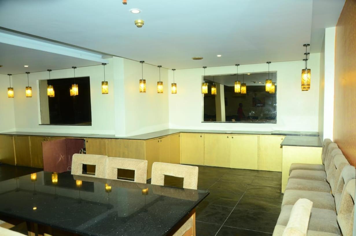 Blossoms Room The Plaza-Luxury Collection- Lakdikapul ไฮเดอราบัด ภายนอก รูปภาพ
