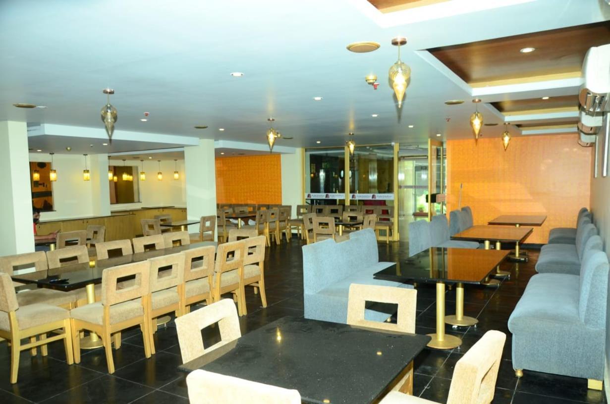 Blossoms Room The Plaza-Luxury Collection- Lakdikapul ไฮเดอราบัด ภายนอก รูปภาพ