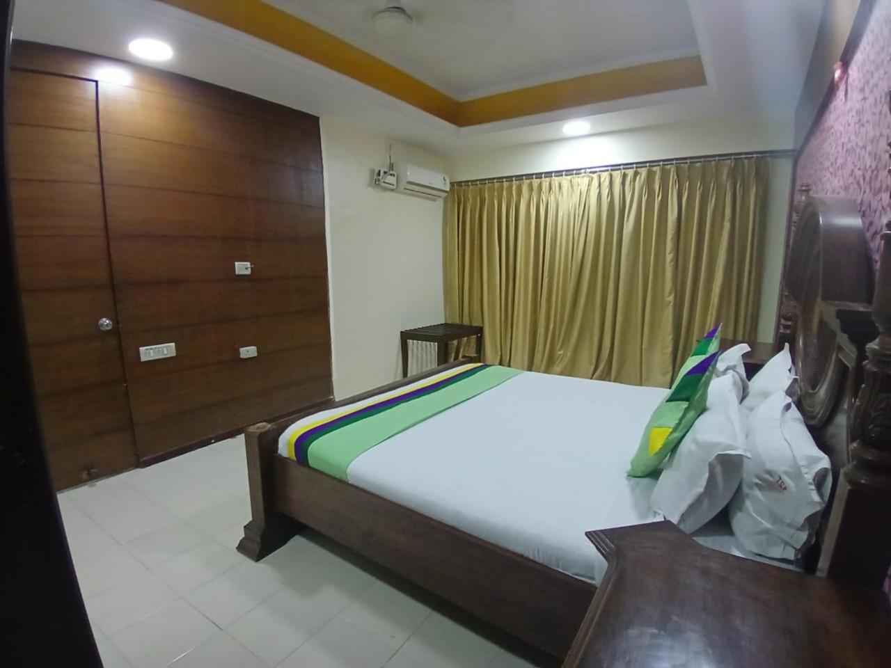 Blossoms Room The Plaza-Luxury Collection- Lakdikapul ไฮเดอราบัด ภายนอก รูปภาพ