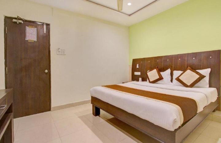 Blossoms Room The Plaza-Luxury Collection- Lakdikapul ไฮเดอราบัด ภายนอก รูปภาพ